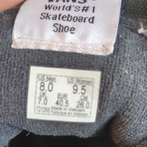 Vans Black‎ and White Low-Top Sneakers - Picture 2 of 6